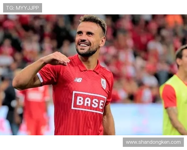 恰尔汗奥卢状态回暖，凭借卓越中场能力引领球队走向胜利