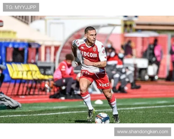 洛里昂表现波动，球队状态引发球迷热议与关注