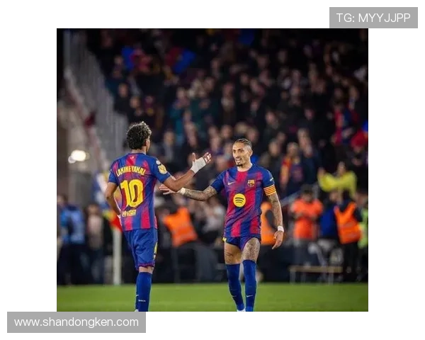 拉菲尼亚突破能力解析：对位顶级边后卫的实战考验