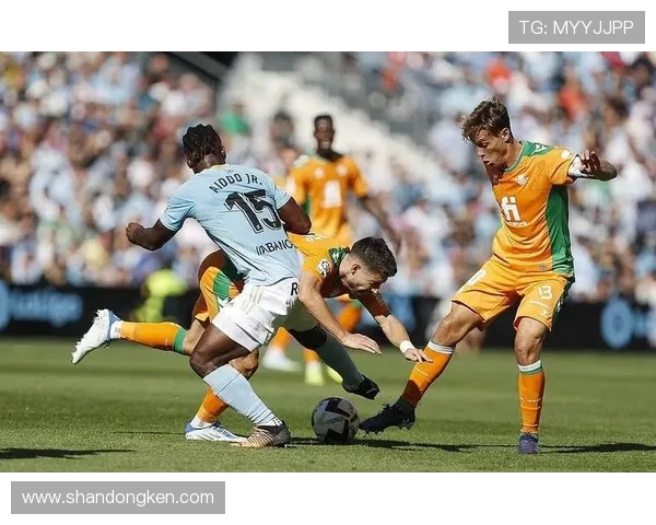 瓦伦西亚传统豪门地位下滑,球队当前竞争力面临考验 瓦伦西亚传统豪门地位下滑,球队当前竞争力面临考验